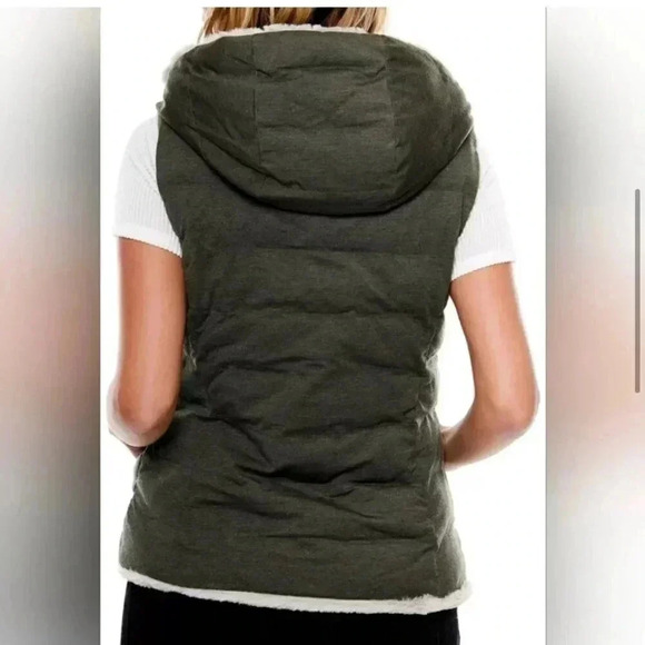 Be Boundless Size Medium Faux Fur Vest Reversible Outdoors Hiking - Picture 2 of 16